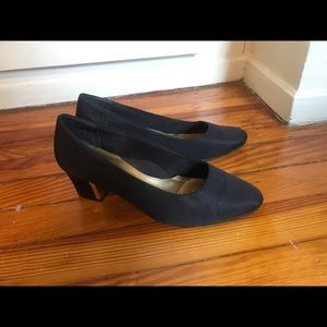 Soft Style Shoes - Black 2” almond toe vintage block heel Soft Style Shoes - Black 2” almond toe vintage block heel